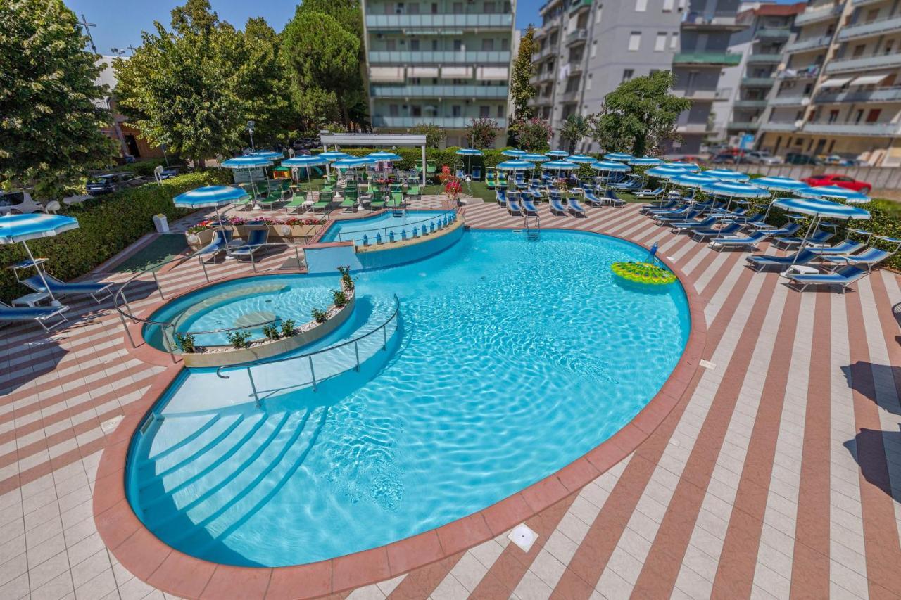 Hotel Smeraldo Cesenatico Esterno foto