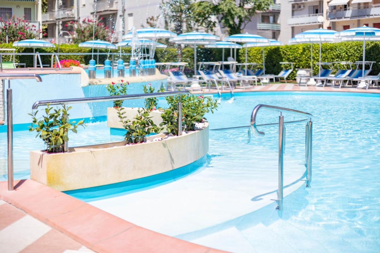 Hotel Smeraldo Cesenatico Esterno foto