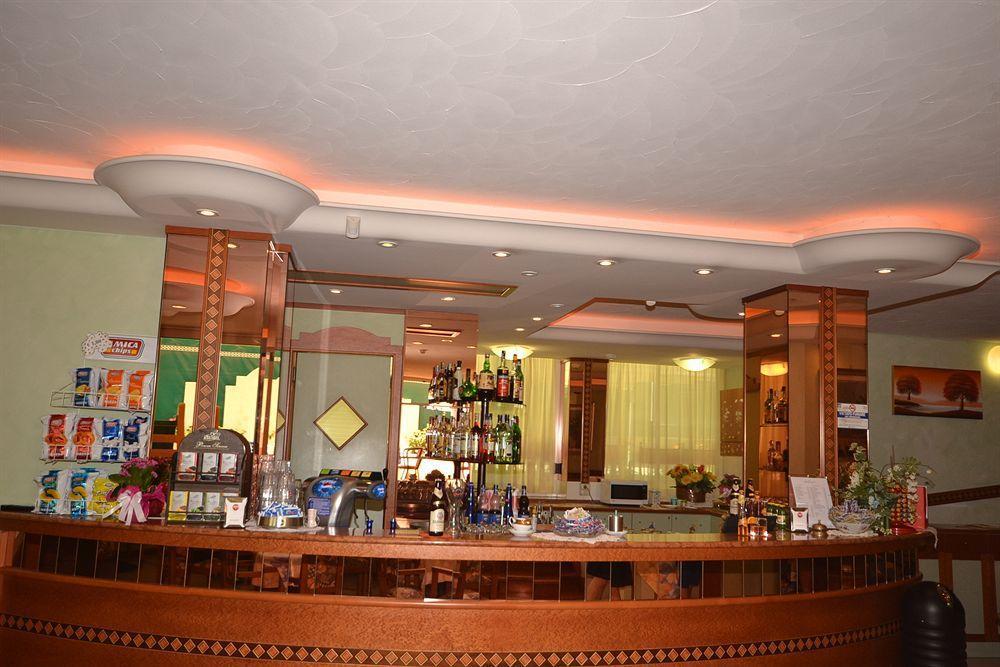 Hotel Smeraldo Cesenatico Esterno foto