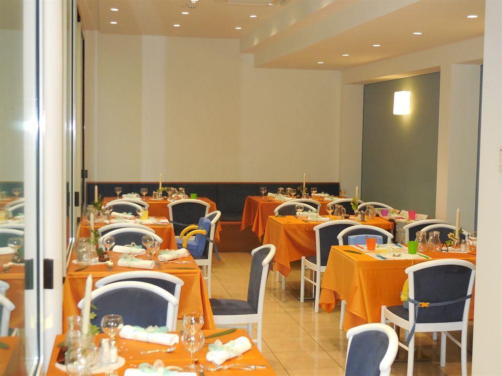 Hotel Smeraldo Cesenatico Esterno foto