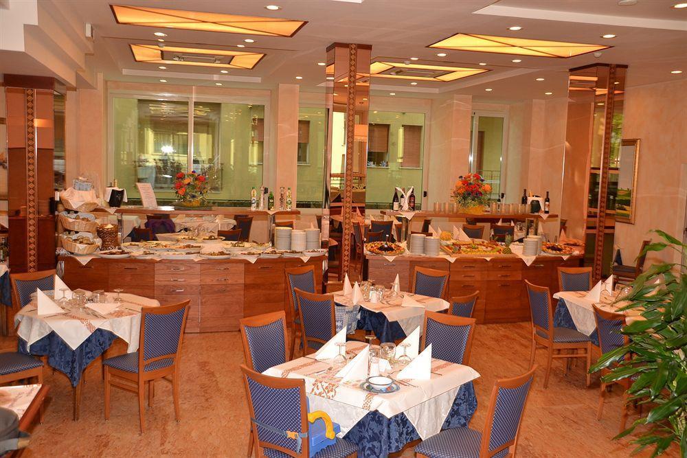 Hotel Smeraldo Cesenatico Esterno foto