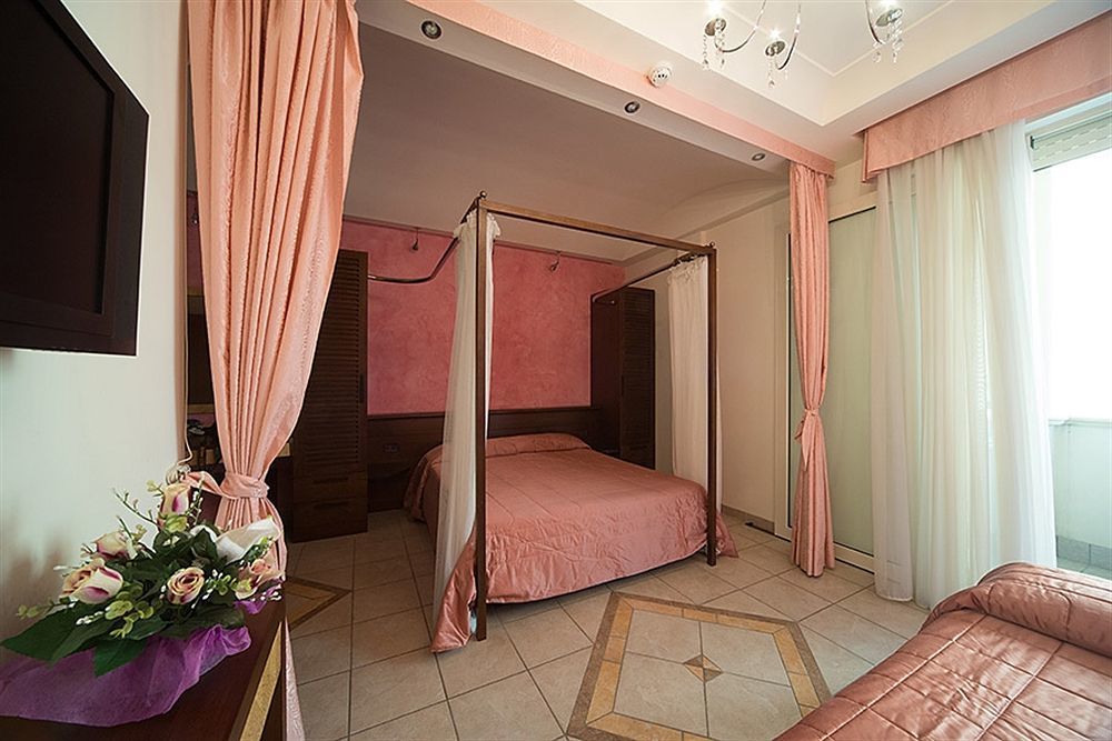 Hotel Smeraldo Cesenatico Esterno foto