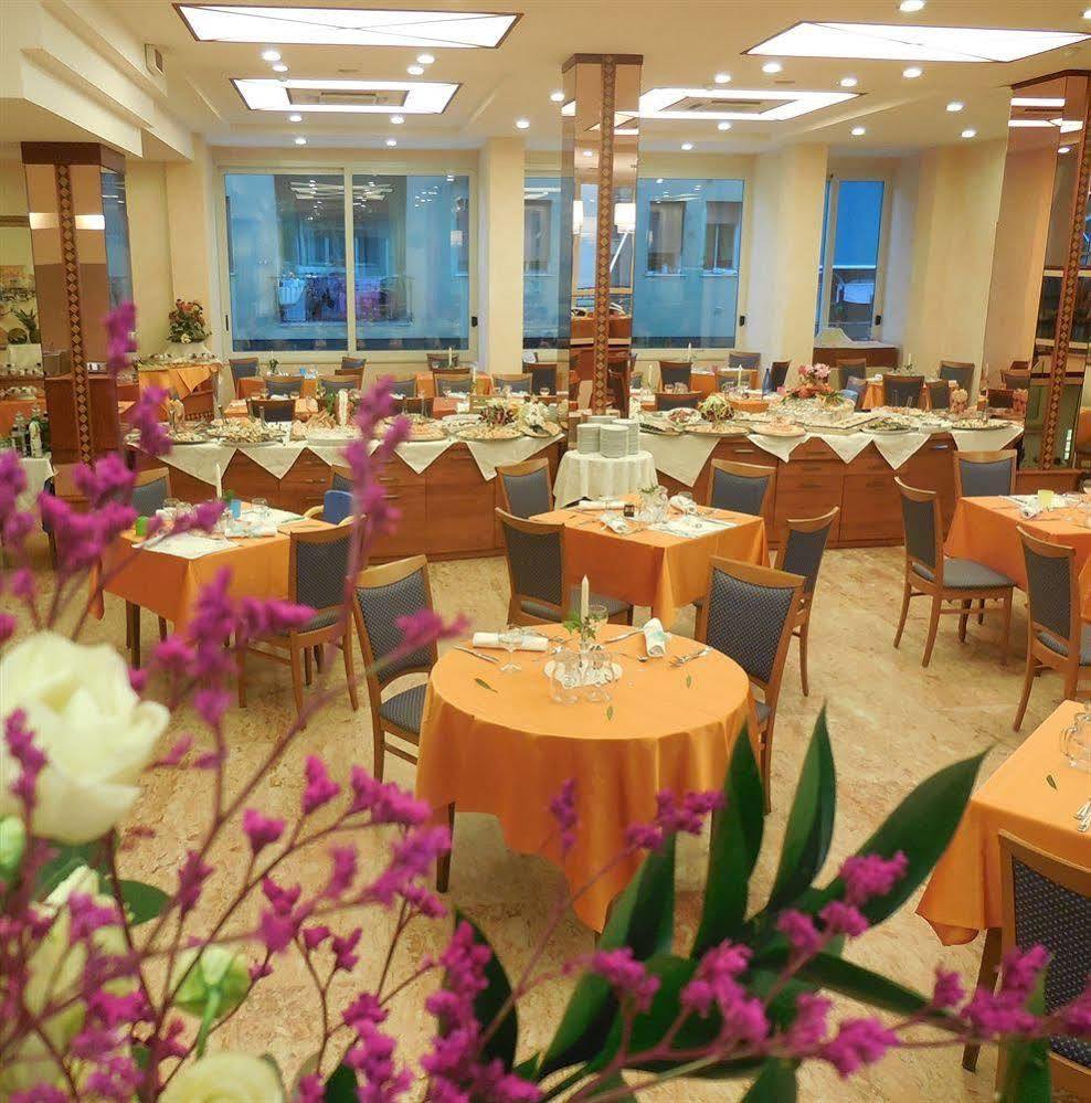 Hotel Smeraldo Cesenatico Esterno foto