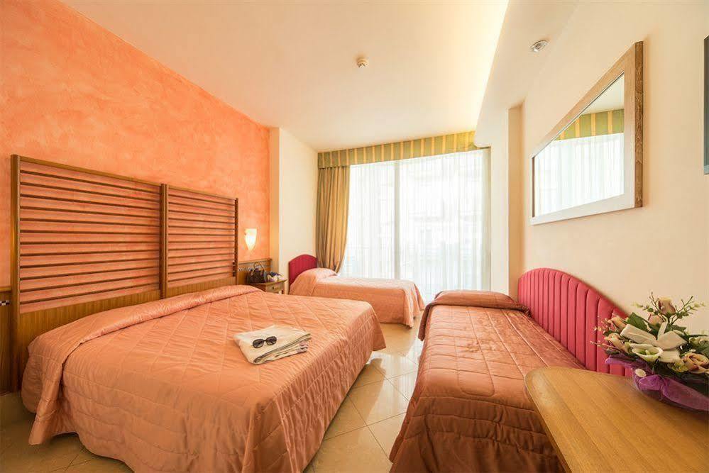 Hotel Smeraldo Cesenatico Esterno foto
